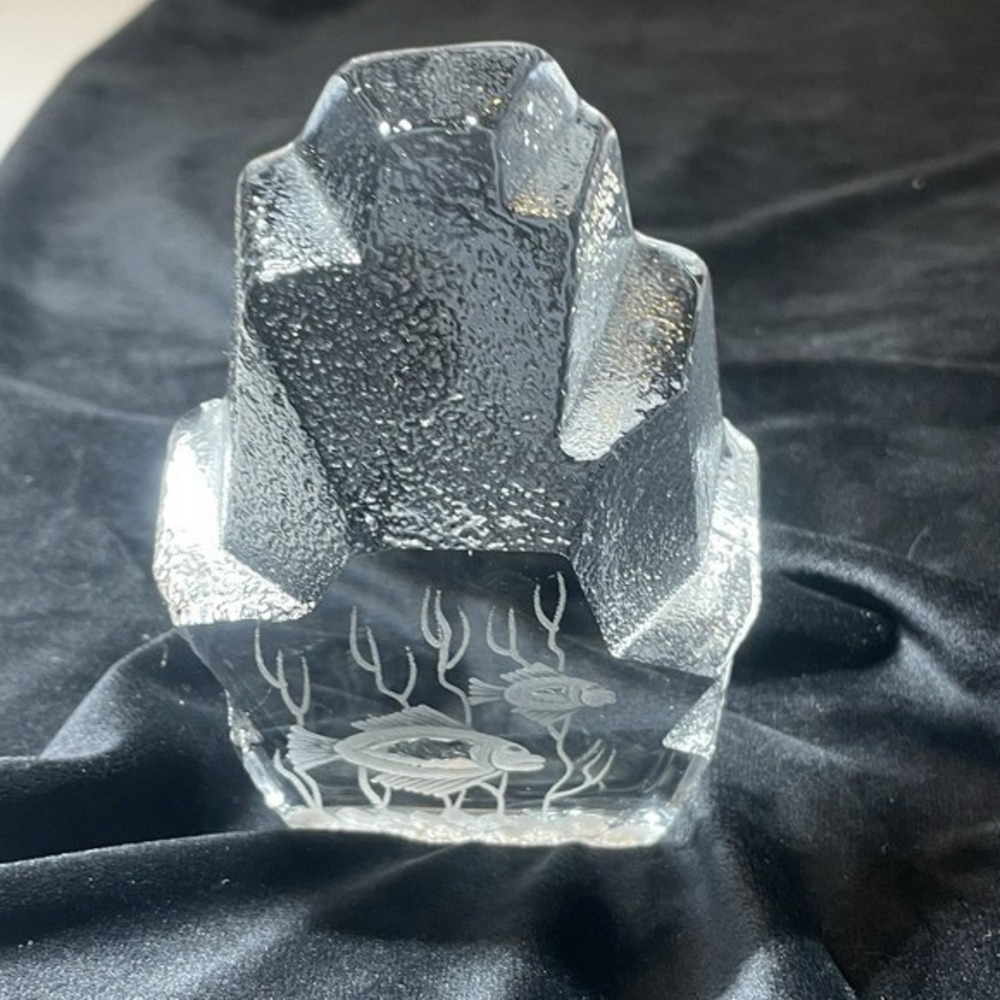 Vtg Fish Paperweight glass Signed and Numbered - Picture 4 of 9